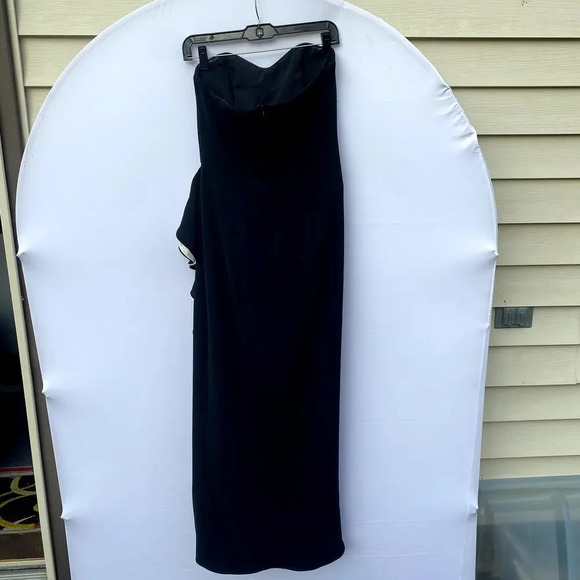 Badgley Mischka Black Strapless Contrast Ruffle Sweetheart Neckline Gown - Picture 12 of 13